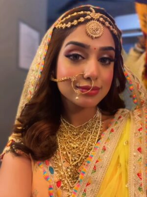 Megha Prasad Instagram - From prayers to pump, from set lights to cafe lights, from abs to brownies & wine nights ✨ all my moods, all my sides, one carousel.
.
.
.
.
.
.
#meghaprasad #mumbai #gym #workout #gymfit #salad #mood #actor #goals