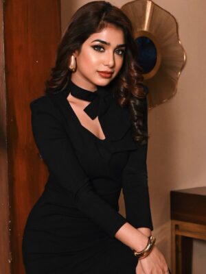 Megha Prasad Instagram - When Sonalika smiles you know something’s about to go wrong. And it’s delicious 🖤🥀
.
.
.
.
#sonalika #kumkumbhagya #kkb #zeetv #meghaprasad #ootd #villain #love