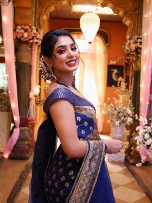 Megha Prasad Instagram - She’s not heartless. She just uses hers less. #MalishkaChronicles 🐈⬛🖤
.
.
.
.
Styled by - @tripzarora @gemfashionstudio
Hair - @dollybain
Shot by - @pramjeetstillphotographer
Accessories & jewellery- @shaikhaasifa626
.
.
.
.
#bhagyalakshmi #zeetv #malishka #balajitelefilms #ootd #ootdfashion #meghaprasad #fyp