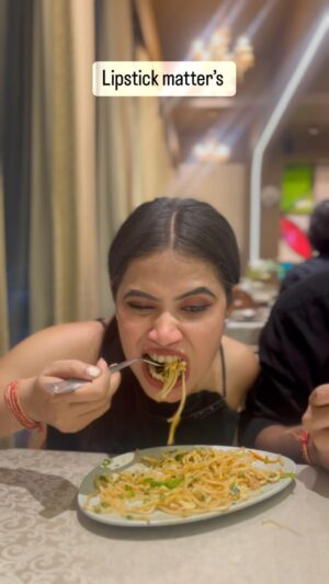 Megha Sahu Instagram - Lipstick matter’s 😂 
#girlswholikegirls #girlpower #girlstyle #funny #comedy #reels #explore