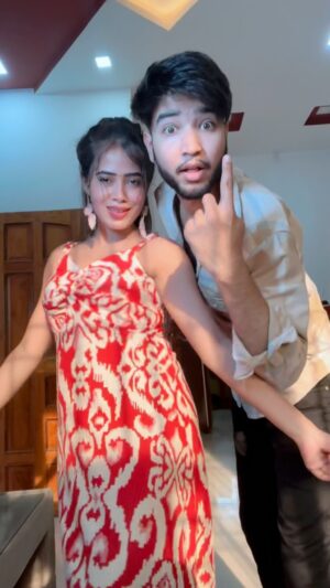 Megha Sahu Instagram - ख़ौफ़ का दूसरा नाम ‘ Biwi ‘ 🤐😂
#biwi #couplegoals #funny #comedy #viral #reelsinstagram #reels #foryou #explore