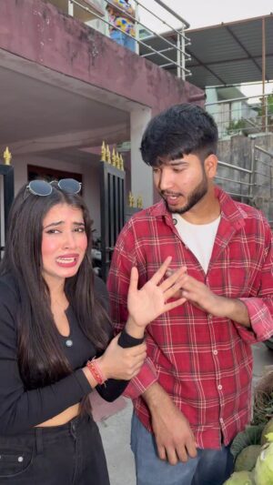 Megha Sahu Instagram - चोर के हाथ रंग गये 🤣🤣 
#funny #comedy #viral #trending #reels #reelsinstagram #foryou #explore