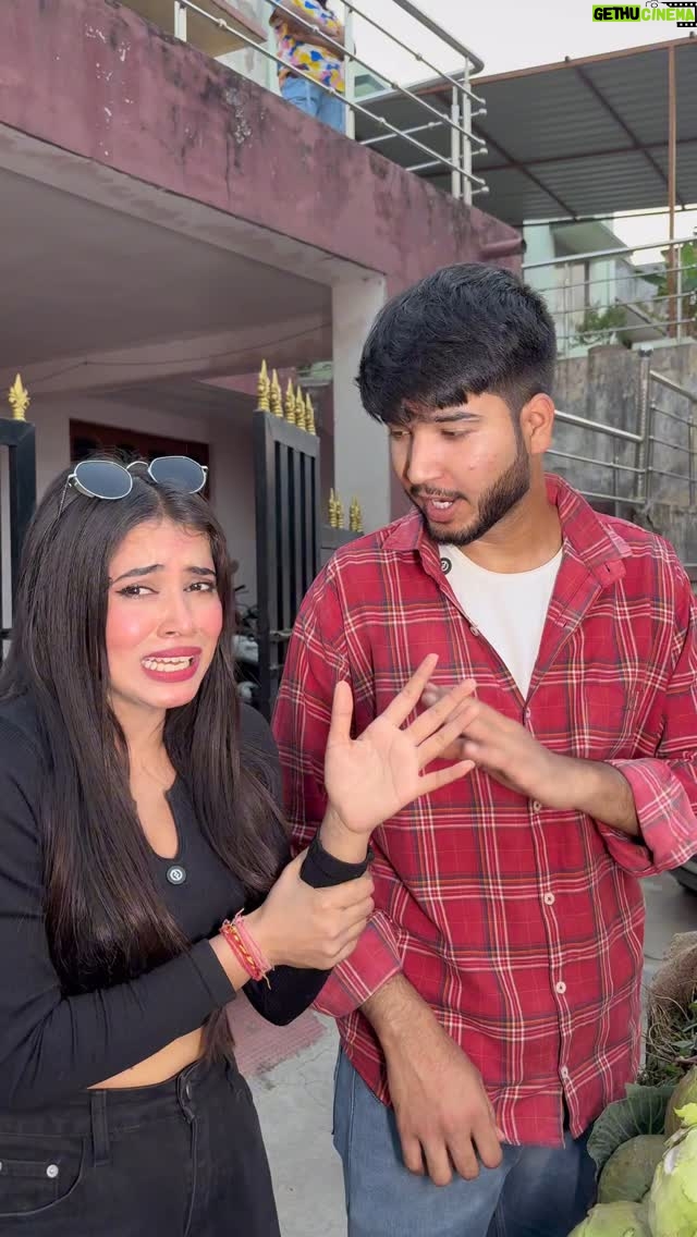 Megha Sahu - 1.1 Million Likes - चोर के हाथ रंग गये 🤣🤣 
#funny #comedy #viral #trending #reels #reelsinstagram #foryou #explore