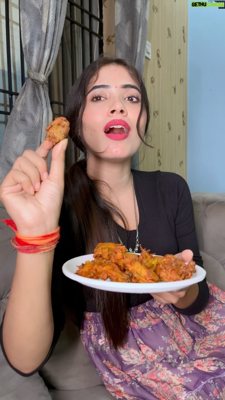Megha Sahu - 266.5K Likes - 20,000 के पकौड़े 😳🫣😂 
#funny #comedy #couplegoals #viral #reelsinstagram #reels #foryou #explore