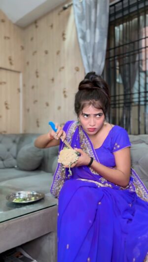 Megha Sahu Instagram - “ पापा की परी “ how to survive in ससुराल 🫣😂👌
#papakipari #funny #funnyvideos #viral #reelsinstagram #reels #explore