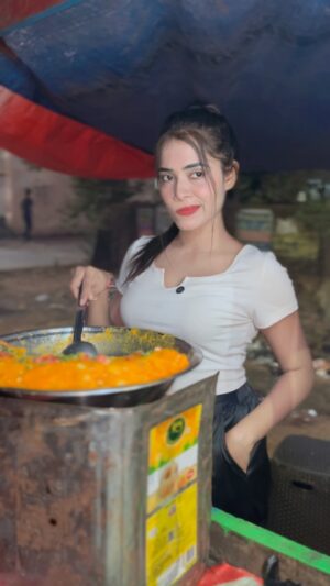 Megha Sahu Instagram - Mr. फेंकू लाल 😎🤣 
#funny #comedy #viral #trending #reelsinstagram #reels #foryou #explore