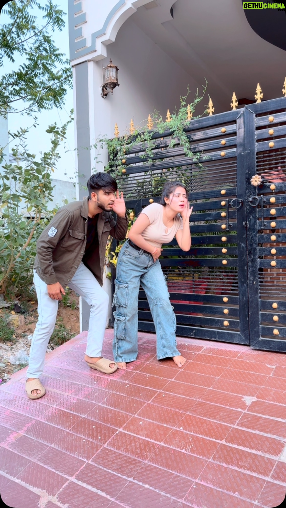 Megha Sahu - 361.3K Likes - पड़ोस की लड़ाई देखने का मज़ा 😂 
#funny #comedy #padoskiladai #viral #reels #reelsinstagram #foryou #explore