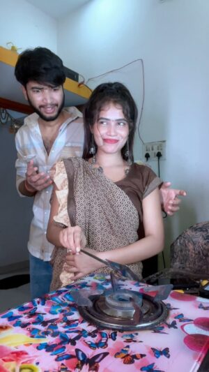 Megha Sahu Instagram - वाह क्या 😜पत्नीव्रता नारा है 🤣
#couplegoals #marriedlife #funny #comedy #viral #foryou #reelsinstagram #explore