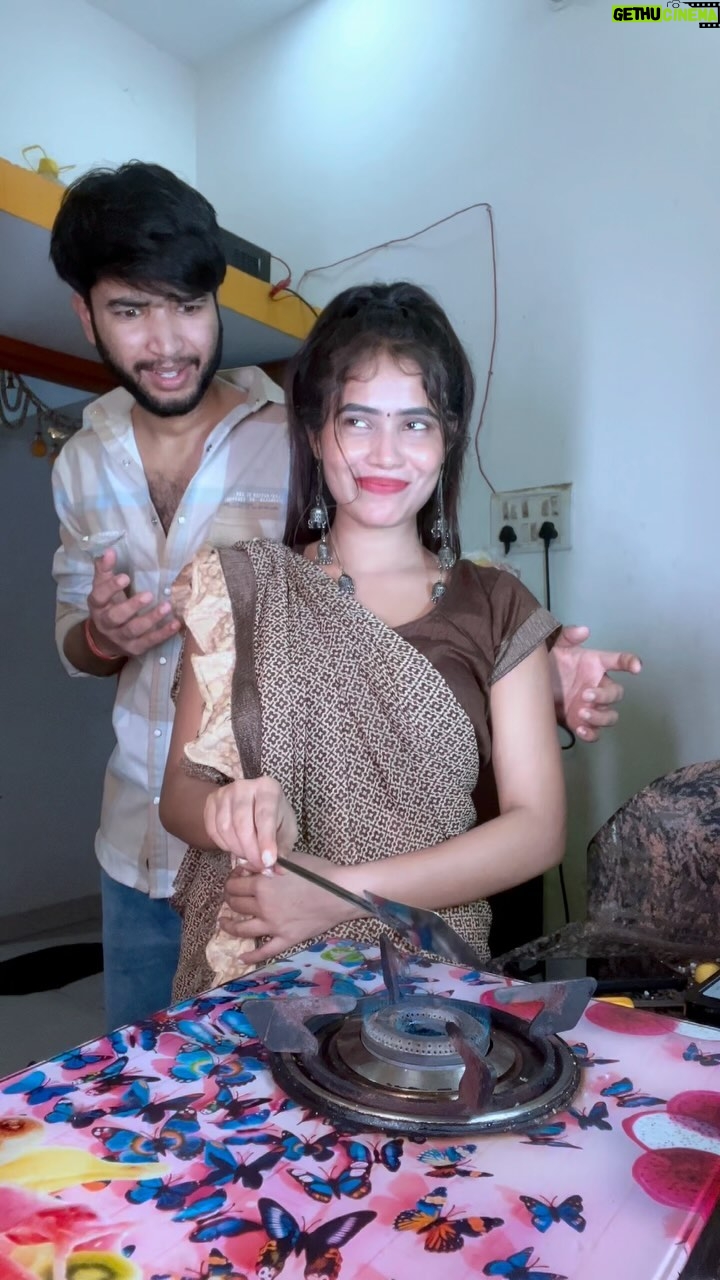 Megha Sahu - 205.5K Likes - वाह क्या 😜पत्नीव्रता नारा है 🤣
#couplegoals #marriedlife #funny #comedy #viral #foryou #reelsinstagram #explore