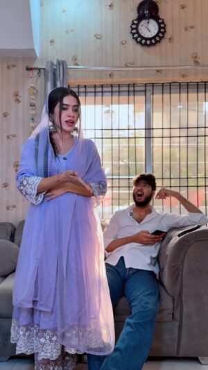 Megha Sahu Instagram - सावित्री से सुर्पणखा तक का सफ़र 😂
#couplegoals #husbandandwife #funny #comedy #viral #reels #reelsinstagram #foryou #explore