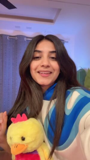 Megha Sukhija Instagram - Aesthetic gullak ka naam “Pingi” hai🥰
#dyson #relatablememes #girls #ps5 #memes