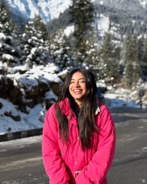 Megha Sukhija Instagram - My least fav season🥰
#manalı #manali #oldmanali #winters