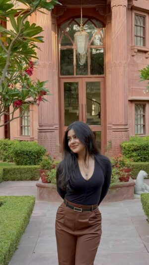 Mehak Bhagtani Instagram - Video vs photo😚
:
:
:
:
#trend #viral #explore #fyp