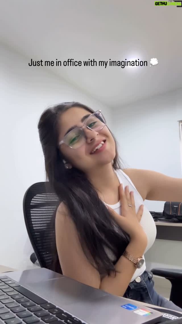 Mehak Bhagtani - 148.7K Likes - Bach gya laptop 🤯😂
:
:
:
:
#trend #explore #fyp #viral #office #officegirl #corporate #imagination