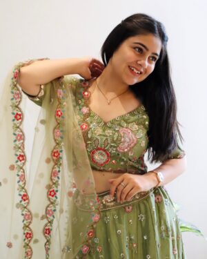 Mehak Bhagtani Instagram - 🦚🪞🪬
:
:
:
:
#trend #explore #viral #fyp