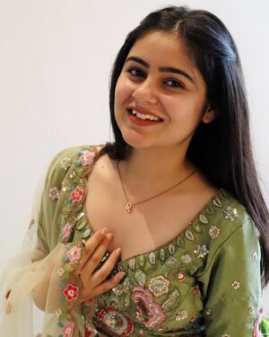 Mehak Bhagtani Instagram - 🦚🪞🪬
:
:
:
:
#trend #explore #viral #fyp