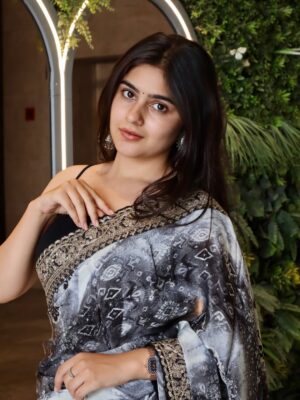 Mehak Bhagtani Instagram - Soniye🩶
Saree from @suryaboutiquejodhpur
:
:
:
:
#trend #explore #viral #fyp