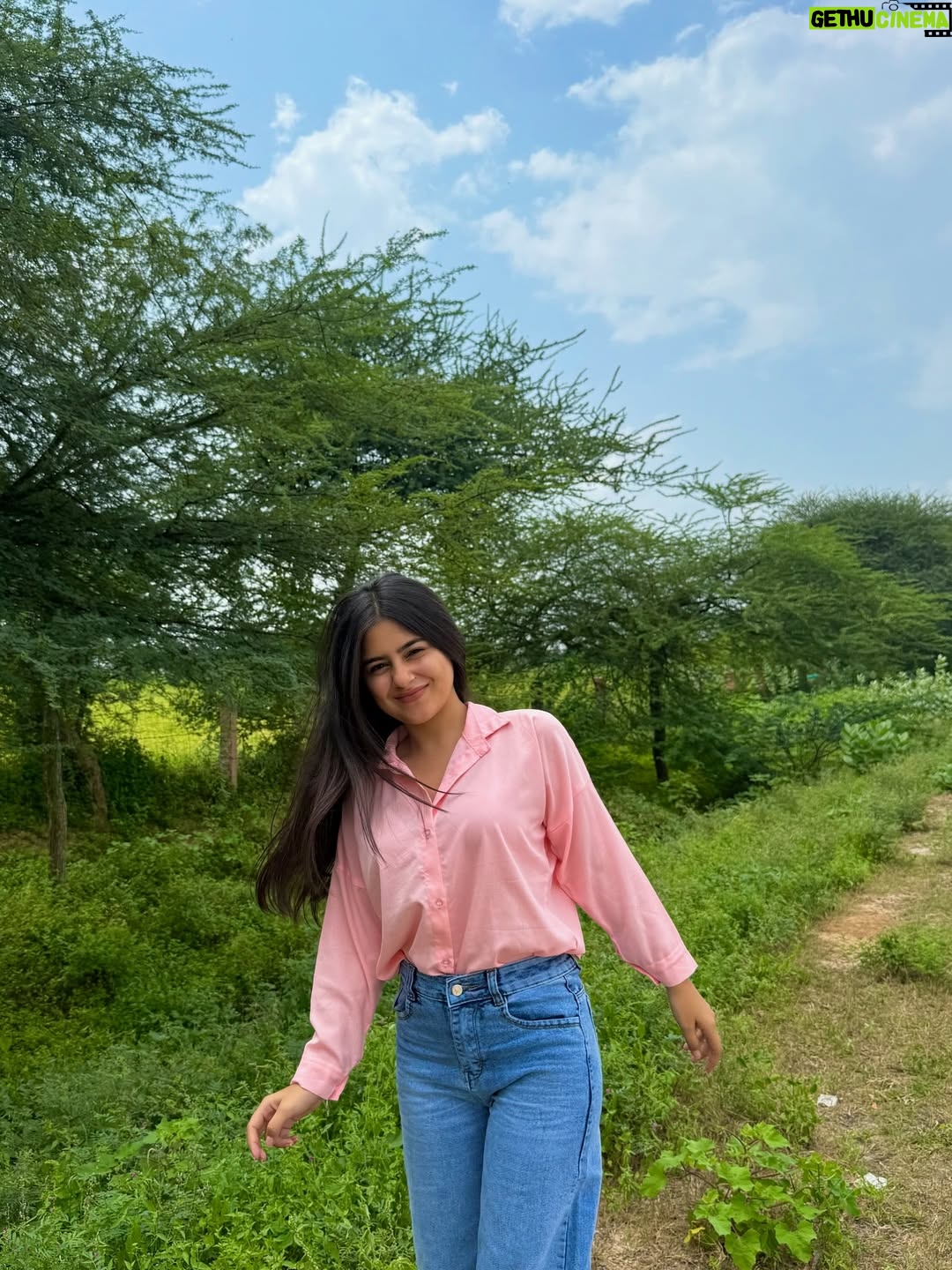 Mehak Bhagtani - 14.5K Likes - Kuch toh hua hai💕 

(Coz currently m obsessed with this shade of pink)🤯
.
.
#trend #explore #fyp #viral #dailypost #cute #pink