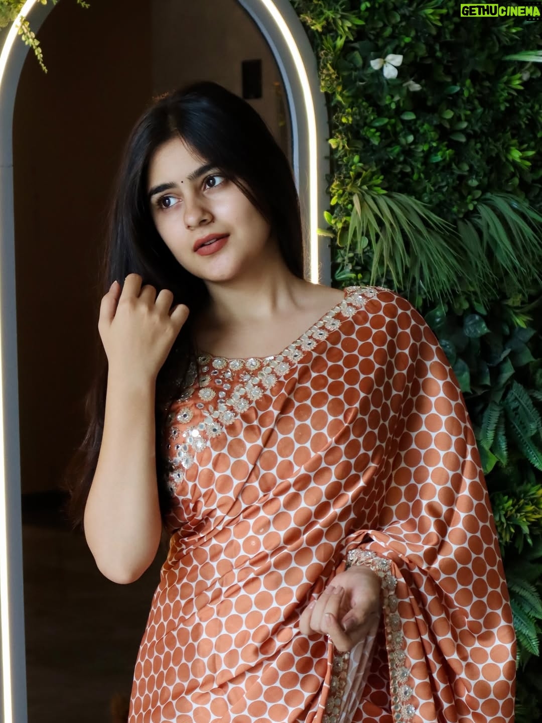 Mehak Bhagtani - 14.2K Likes - तुम पर मरता हूँ 🧡
.
.
.
Saree from @suryaboutique_official 
.
.
#trend #viral #explore #fyp #explorepage✨ #sareelove❤️