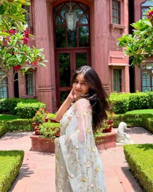 Mehak Bhagtani Instagram - इश्क़ ka रंग Safed पिया!🦢🐚🪷🌙
.
.
.
.
.
#trend #viral #explore #fyp