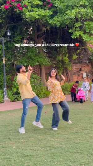 Mehak Bhagtani Instagram - This wedding season recreate this with your loved once ✨💙
..
OUTFIT BY @amigas_closet_jodhpur
..
..
#dance #dancereel #danceforlife #dancewithme #danceallnight #dancer #reel #reelitfeelit #wedding #weddingchoreography #choreography #sangeet #sangeetchoreography