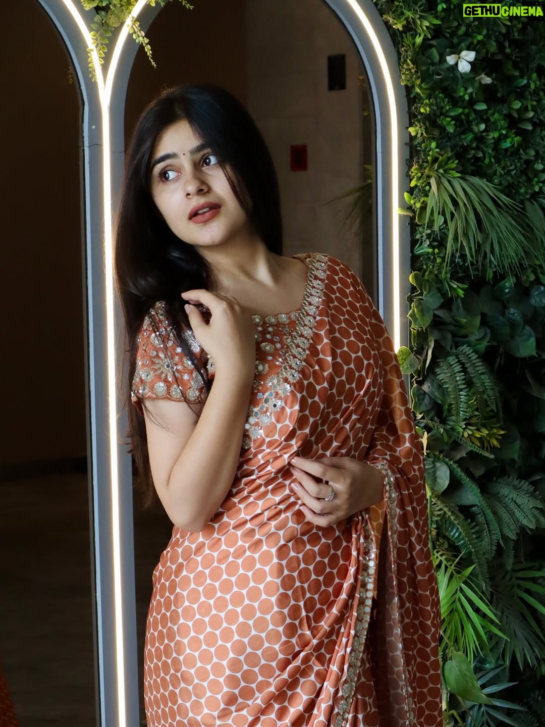Mehak Bhagtani - 14.2K Likes - तुम पर मरता हूँ 🧡
.
.
.
Saree from @suryaboutique_official 
.
.
#trend #viral #explore #fyp #explorepage✨ #sareelove❤️