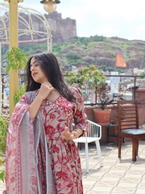 Mehak Bhagtani Instagram - Aavan javan de🫴🏻
.
.
.
.
.
#trend #viral #fyp #explore #explorepage✨ #viral #cute #fyp #contentcreator #socialmedia #instagram #discoverme