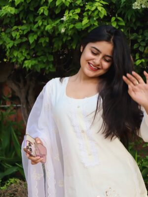 Mehak Bhagtani Instagram - Ishq ka rang सफ़ेद 🤍
.
.
Clicked by @raiden.socialite ❤️
Outfit @laadliofficiall
.
#suit #trend #fyp #explore #traditional #whitesuit