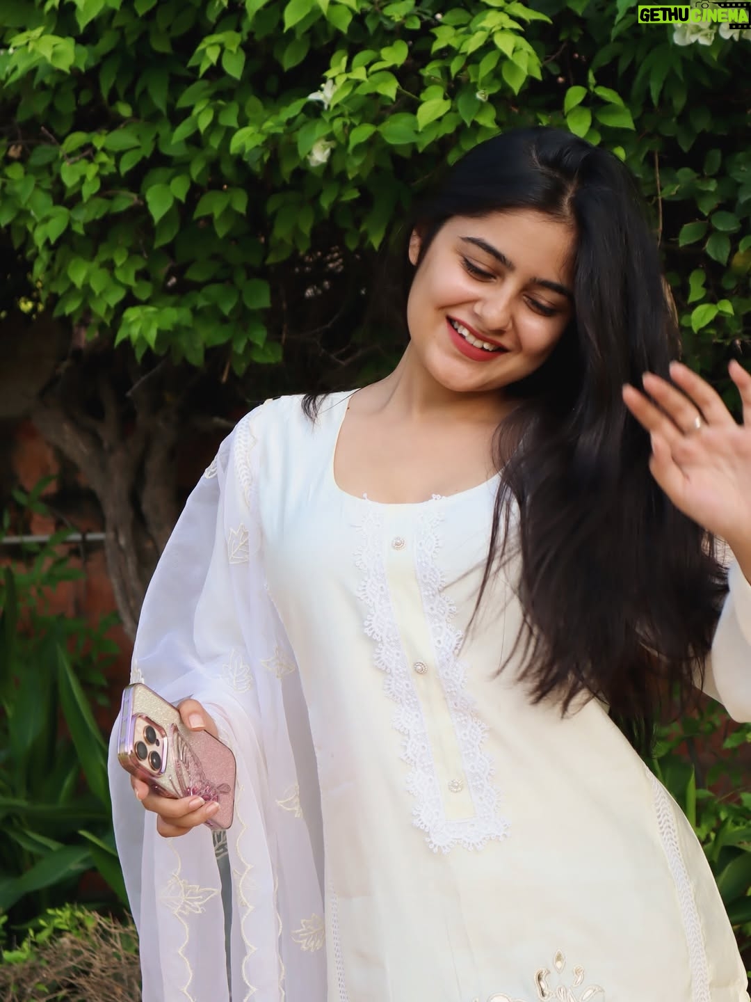Mehak Bhagtani - 32.9K Likes - Ishq ka rang सफ़ेद 🤍
.
.
Clicked by @raiden.socialite ❤️
Outfit @laadliofficiall 
.
#suit #trend #fyp #explore #traditional #whitesuit