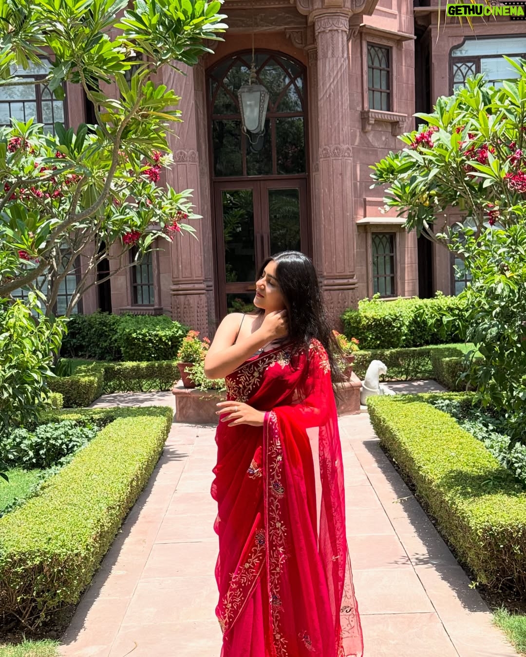 Mehak Bhagtani - 12.5K Likes - इश्क़ तेरा lae dooba🥀
:
:
Saree from @deepkala_sarees_ 
:
:
:
#trend #viral #explore #fyp