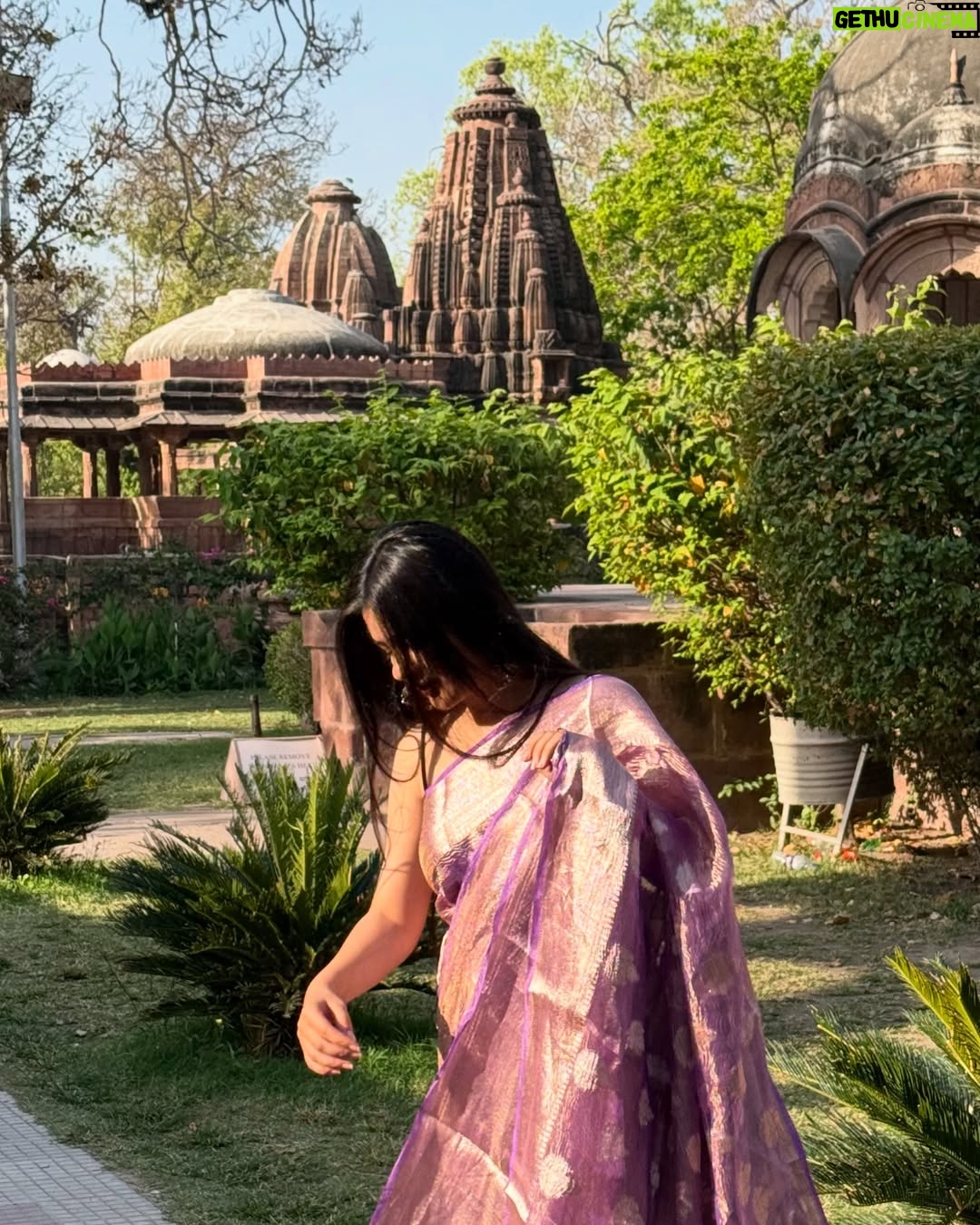 Mehak Bhagtani - 106.5K Likes - Adhuri si zaraa si mai puuri ho rahi hu!!💜
 lyrics has my heart 🥹

Saree is from @sapnasarees_ 
:
:
#trend #explore #fyp