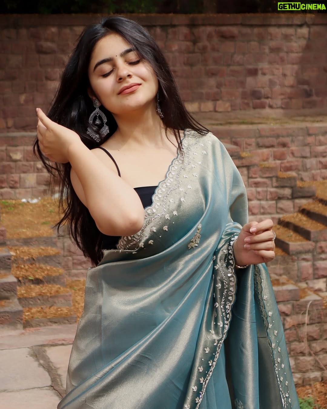 Mehak Bhagtani - 17.9K Likes - You know my never ending love for sarees🦚
.
.
.
.
.
#trend #fyp #viral #explore #explorepage✨ #post
