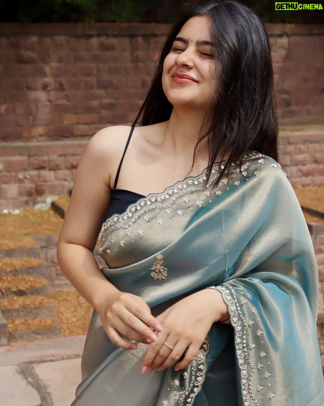 Mehak Bhagtani - 17.9K Likes - You know my never ending love for sarees🦚
.
.
.
.
.
#trend #fyp #viral #explore #explorepage✨ #post