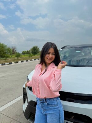 Mehak Bhagtani Instagram - Kuch toh hua hai💕
(Coz currently m obsessed with this shade of pink)🤯
.
.
#trend #explore #fyp #viral #dailypost #cute #pink