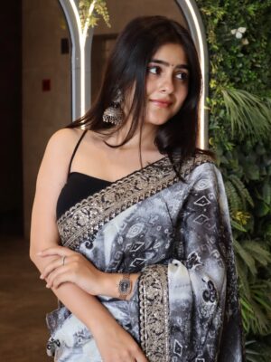 Mehak Bhagtani Instagram - Soniye🩶
Saree from @suryaboutiquejodhpur
:
:
:
:
#trend #explore #viral #fyp