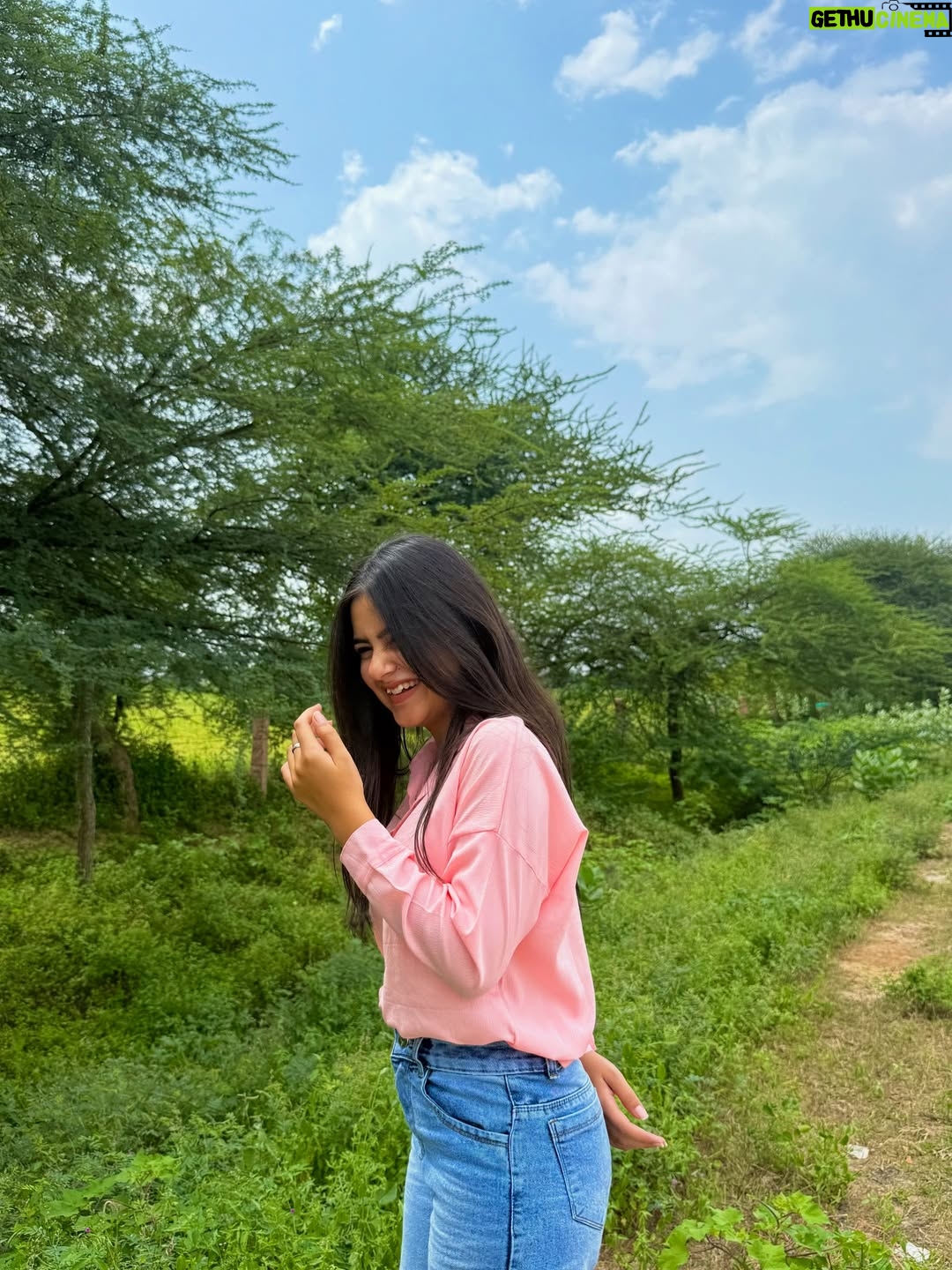 Mehak Bhagtani - 14.5K Likes - Kuch toh hua hai💕 

(Coz currently m obsessed with this shade of pink)🤯
.
.
#trend #explore #fyp #viral #dailypost #cute #pink