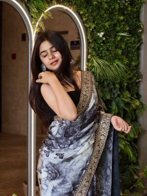 Mehak Bhagtani Instagram - Soniye🩶
Saree from @suryaboutiquejodhpur
:
:
:
:
#trend #explore #viral #fyp