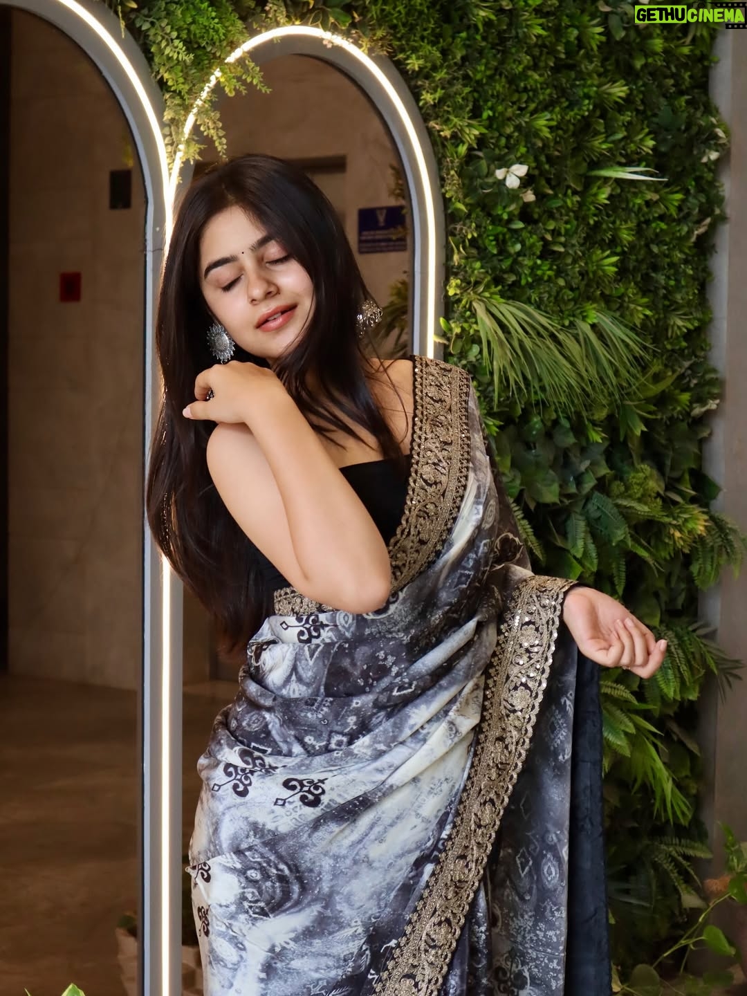 Mehak Bhagtani - 43.7K Likes - Soniye🩶

Saree from @suryaboutiquejodhpur 
:
:
:
:
#trend #explore #viral #fyp