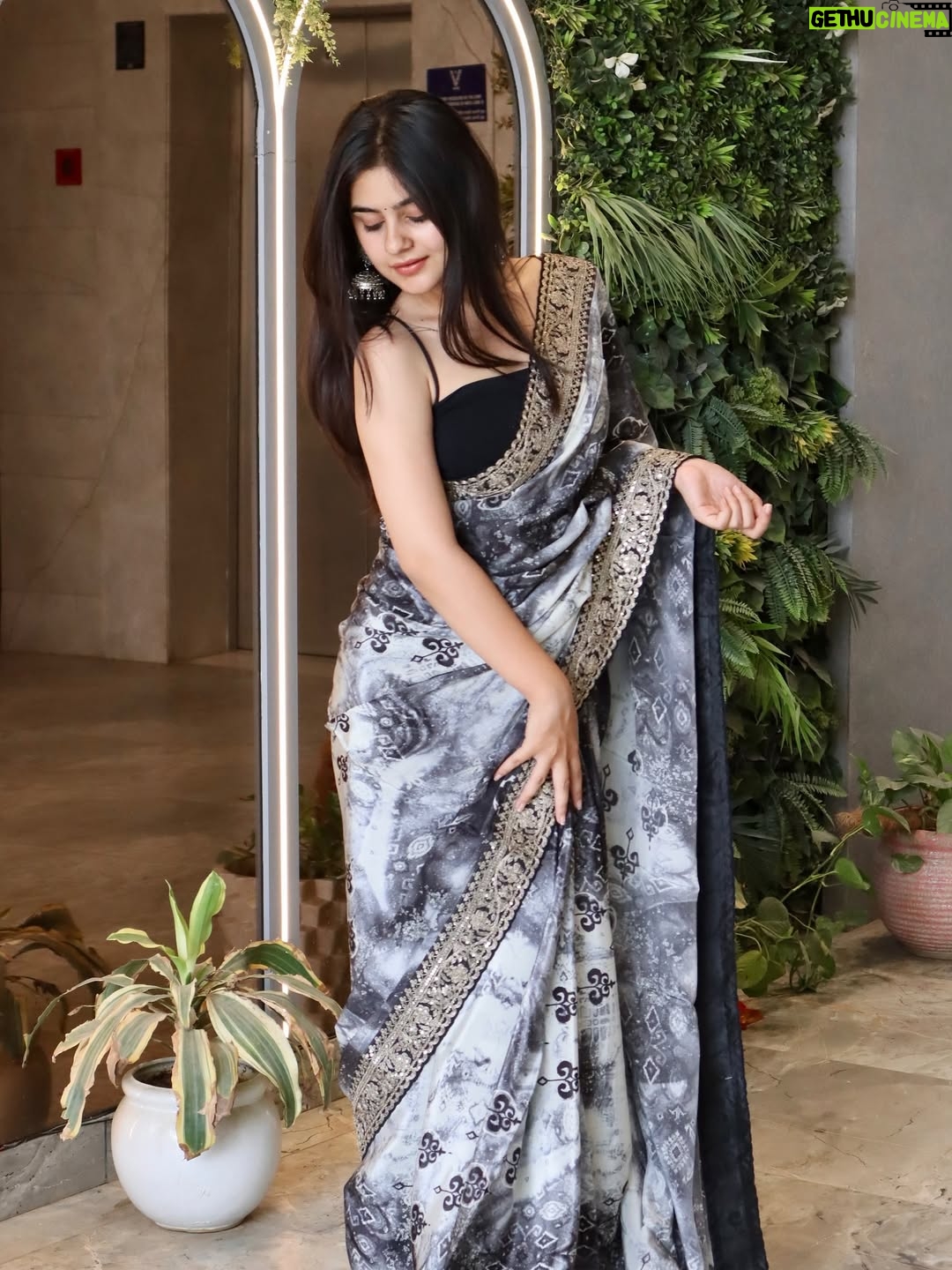 Mehak Bhagtani - 43.7K Likes - Soniye🩶

Saree from @suryaboutiquejodhpur 
:
:
:
:
#trend #explore #viral #fyp