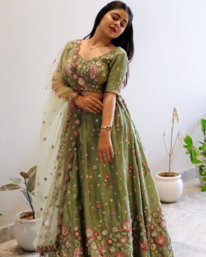 Mehak Bhagtani Instagram - 🦚🪞🪬
:
:
:
:
#trend #explore #viral #fyp