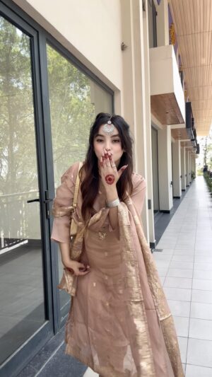 Mehak Siddiqui Instagram - 🌙
#mehaksquad9556