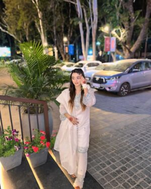 Mehak Siddiqui Instagram - Chand raat mubarak🌙
#mehaksquad9556