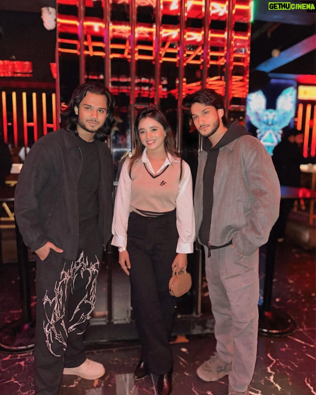 Mehak Siddiqui - 43.7K Likes - About last night 
.
Follow : @mehak_siddiqui9556 
.
.
#mehaksquad9556 #party