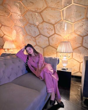 Mehak Siddiqui Instagram - Wearing @rangoon_clothing_pk
#mehaksquad9556