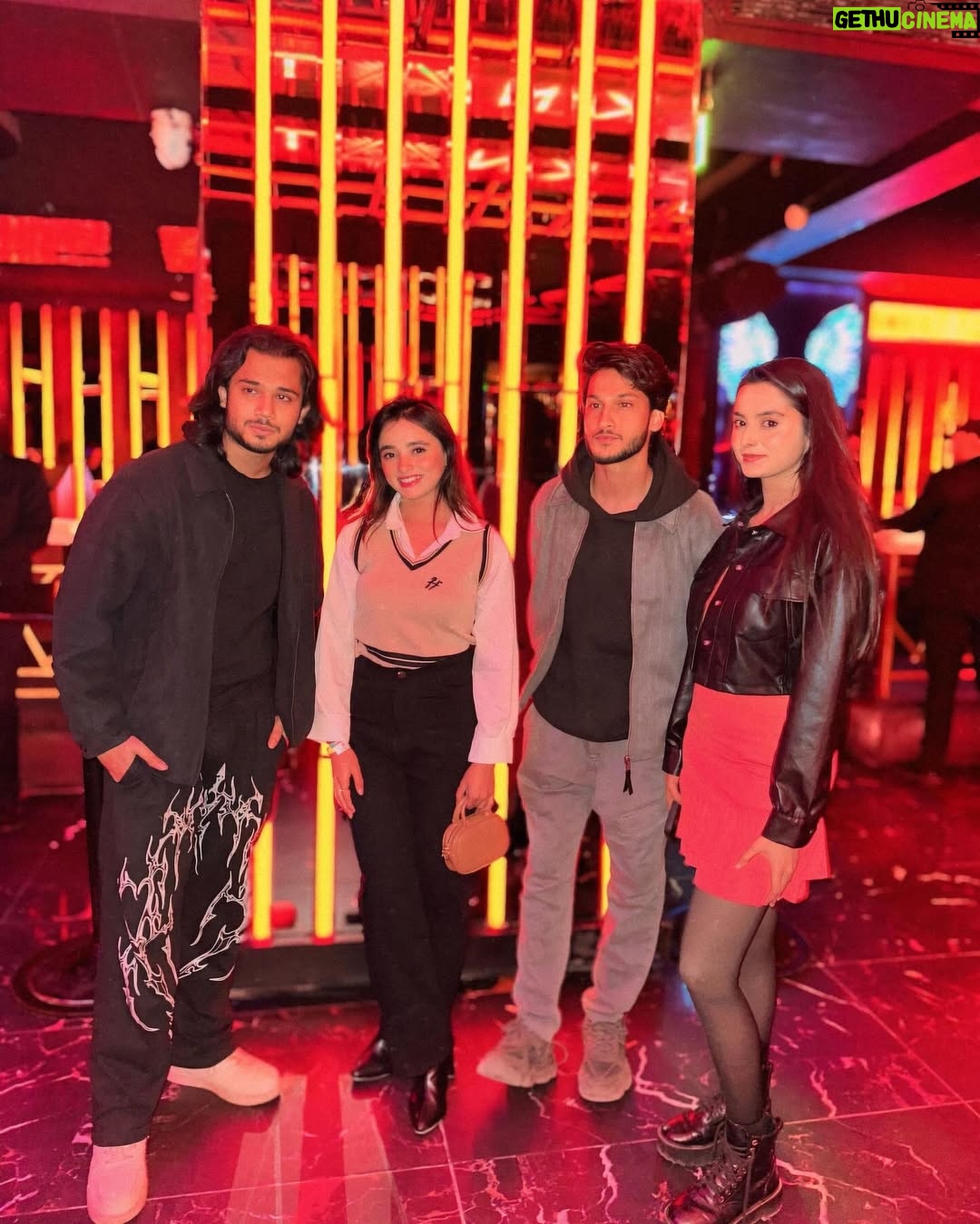 Mehak Siddiqui - 43.7K Likes - About last night 
.
Follow : @mehak_siddiqui9556 
.
.
#mehaksquad9556 #party
