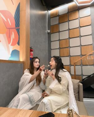 Mehak Siddiqui Instagram - Chand raat mubarak🌙
#mehaksquad9556