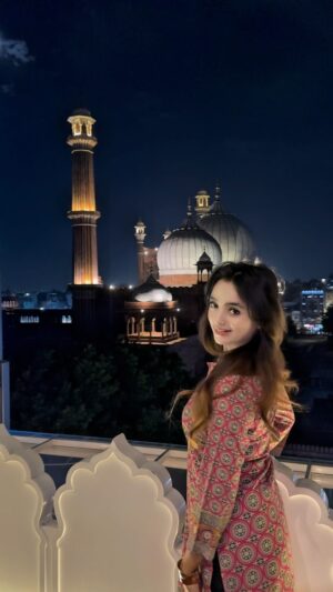 Mehak Siddiqui Instagram - Location @burjcafe 
Must Visit For Best Experience And The Best View🌙✅
#mehaksquad9556 

#burjcafe #delhi #explore #jamamasjid