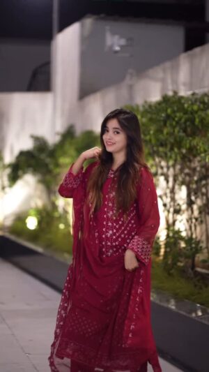 Mehak Siddiqui Instagram - Wearing @rangoon_clothing_pk 
#mehaksquad9556