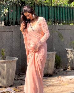 Actress Mehek otwal HD Photos and Wallpapers May 2025
