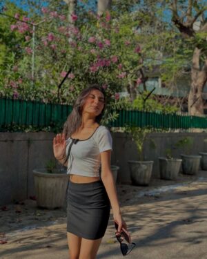 Mehek otwal Instagram - 🖤🩶🤍